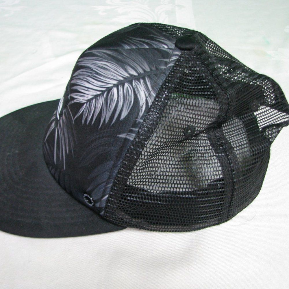 Quiksilver Mesh Snap-Back Hat - Picture 2 of 6